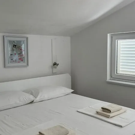 Violet شقة تروغير