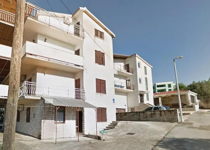 Violet Τρογκίρ