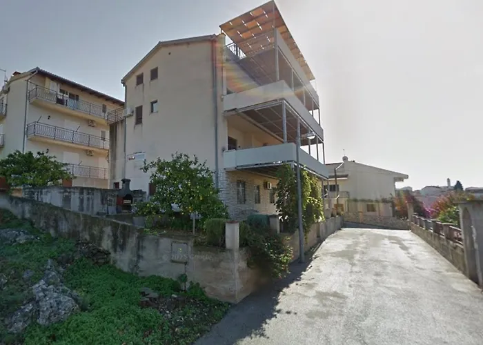 Violet Apartman